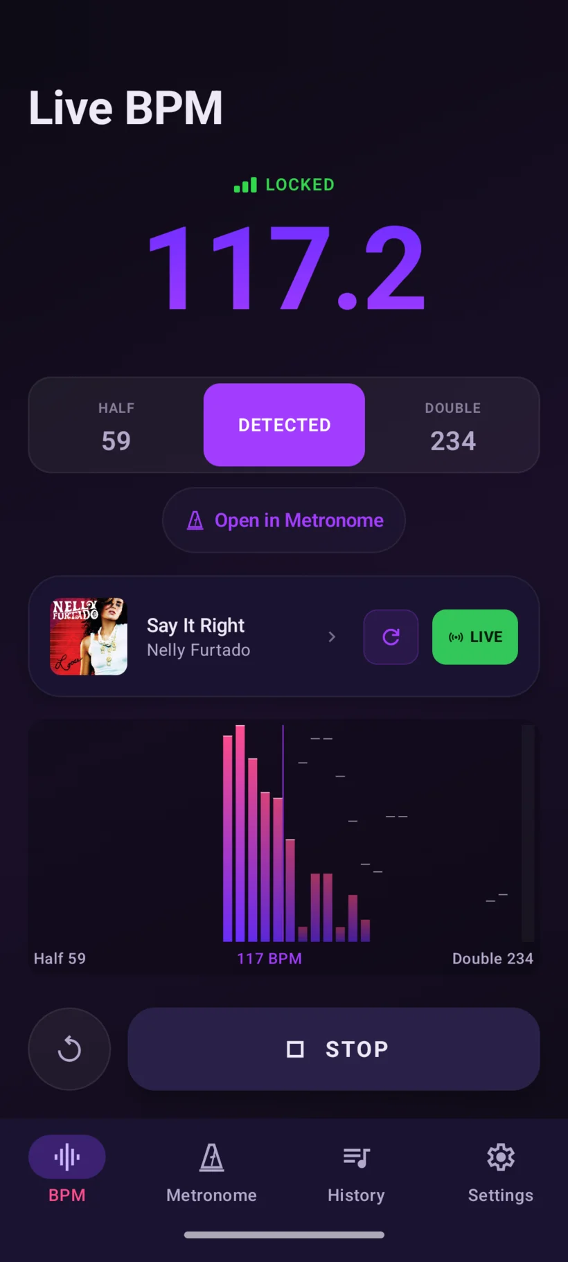 MagicBPM auf Android: Live-BPM-Erkennung, eingerastet bei 117,2, mit dem erkannten Song und dem Tempogramm